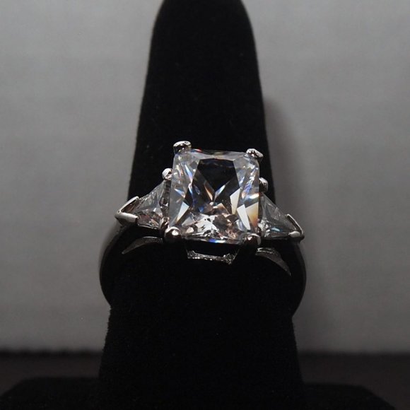 Huge 3ctw Diamond Engagement Ring 2ctw Emerald Center & 1ctw Trilliant Sides - Picture 2 of 5